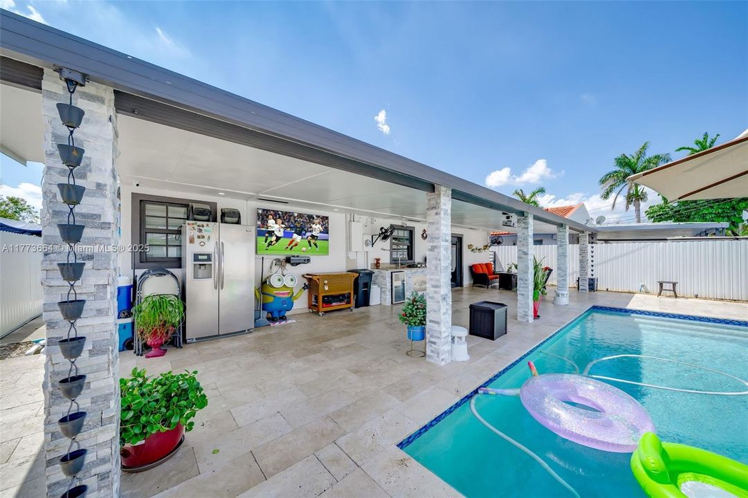 Recently Sold: $764,900 (3 beds, 3 baths, 1820 Square Feet)