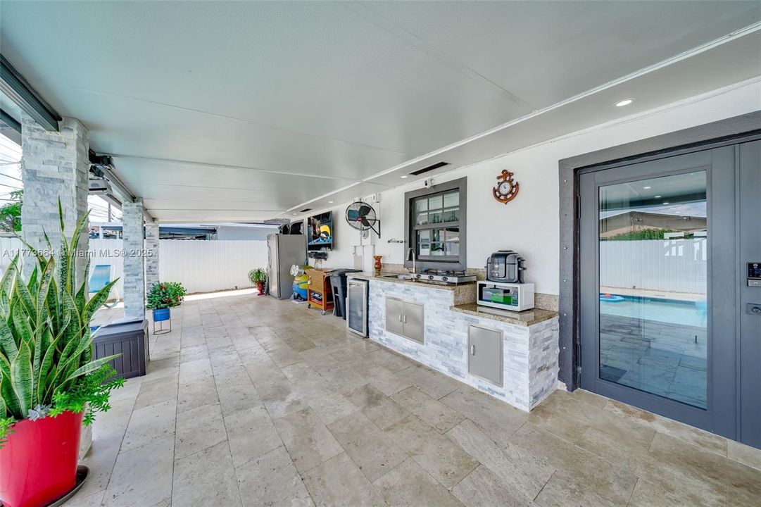 Recently Sold: $764,900 (3 beds, 3 baths, 1820 Square Feet)