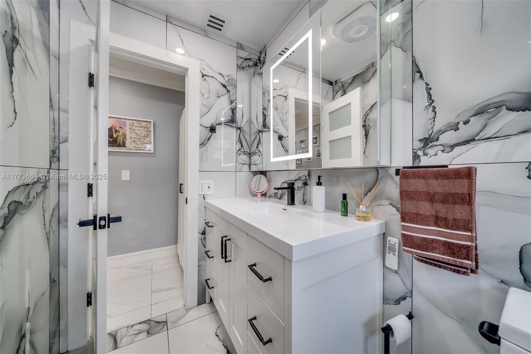 Recently Sold: $764,900 (3 beds, 3 baths, 1820 Square Feet)