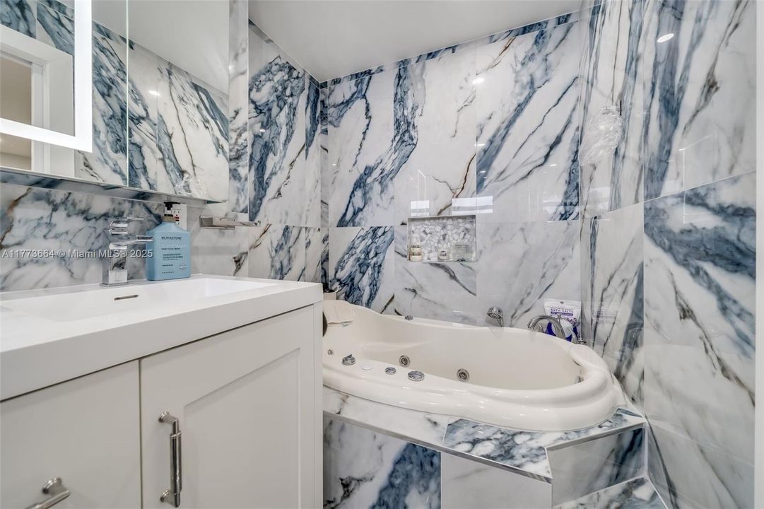 Recently Sold: $764,900 (3 beds, 3 baths, 1820 Square Feet)