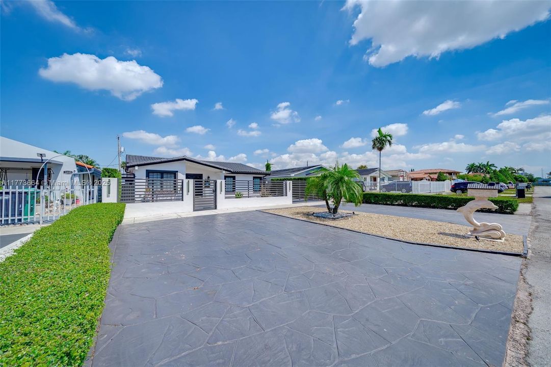 Recently Sold: $764,900 (3 beds, 3 baths, 1820 Square Feet)