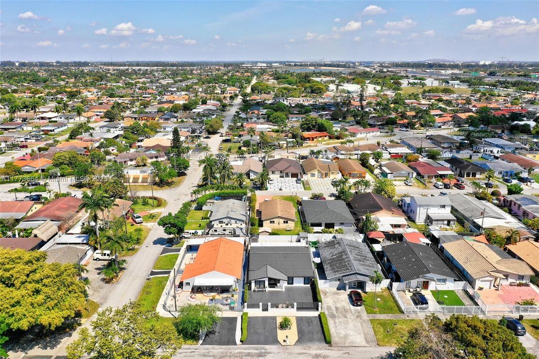 Recently Sold: $764,900 (3 beds, 3 baths, 1820 Square Feet)