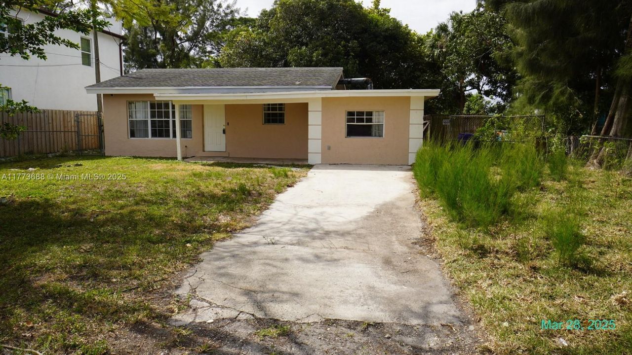 最近售出: $229,320 (2 贝兹, 1 浴室, 1120 平方英尺)