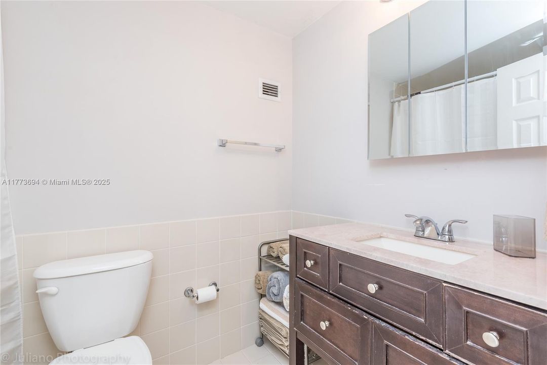 В аренду: $3,000 (1 спален, 1 ванн, 790 Квадратных фут)