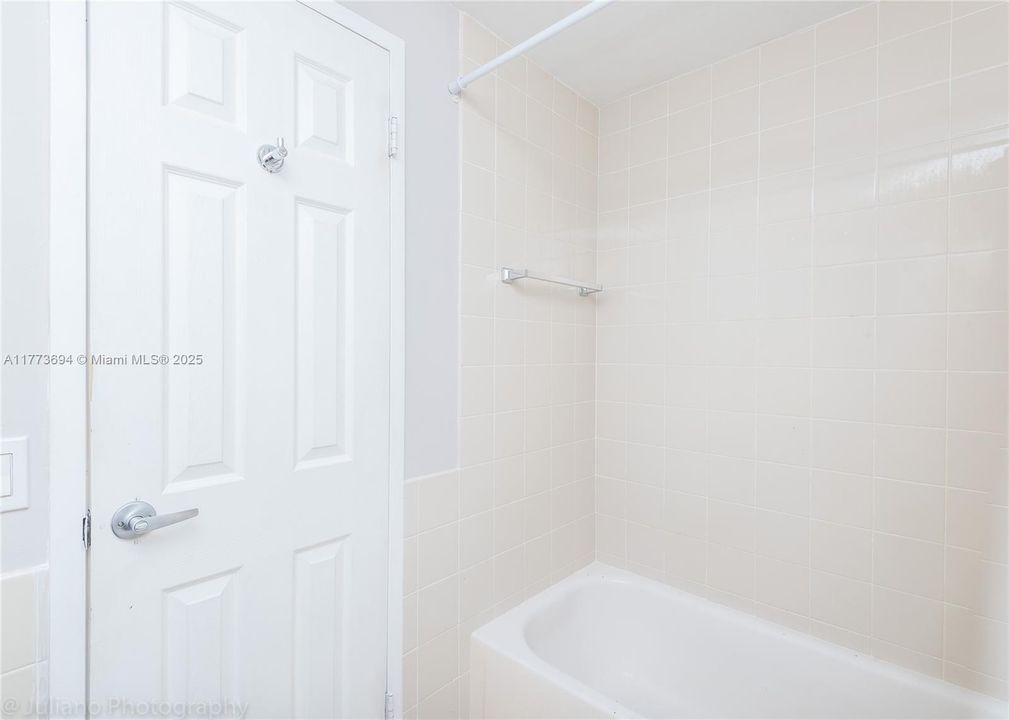 В аренду: $3,000 (1 спален, 1 ванн, 790 Квадратных фут)