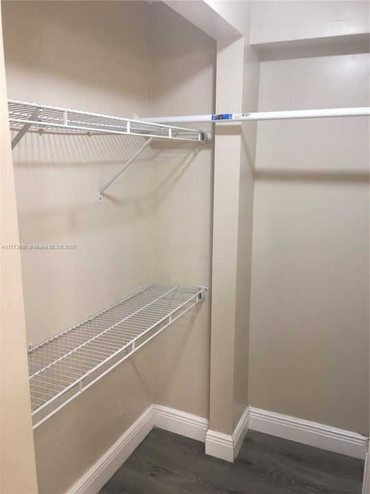 Recently Rented: $1,450 (1 beds, 1 baths, 420 Square Feet)