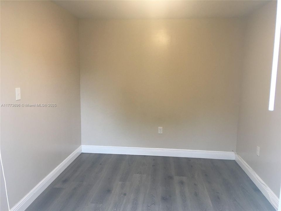 Recently Rented: $1,450 (1 beds, 1 baths, 420 Square Feet)