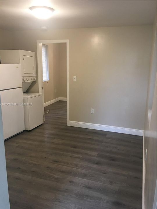 Recently Rented: $1,450 (1 beds, 1 baths, 420 Square Feet)