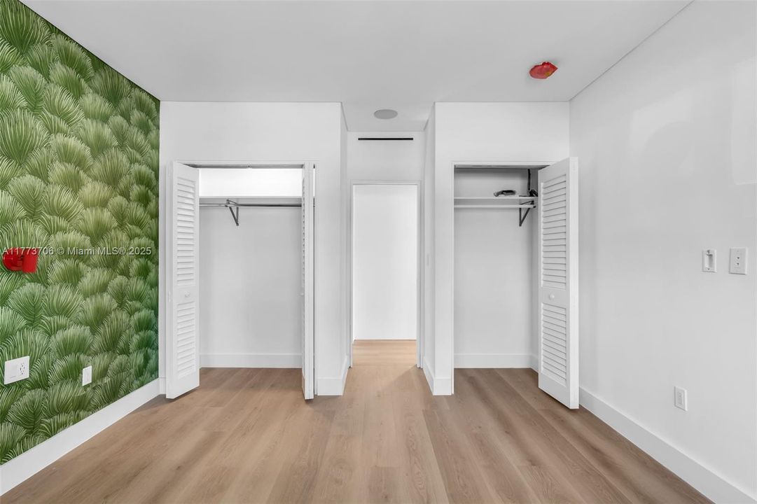 Recently Sold: $450,000 (1 beds, 1 baths, 697 Square Feet)