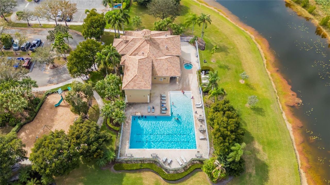 En Venta: $649,000 (3 camas, 2 baños, 1691 Pies cuadrados)