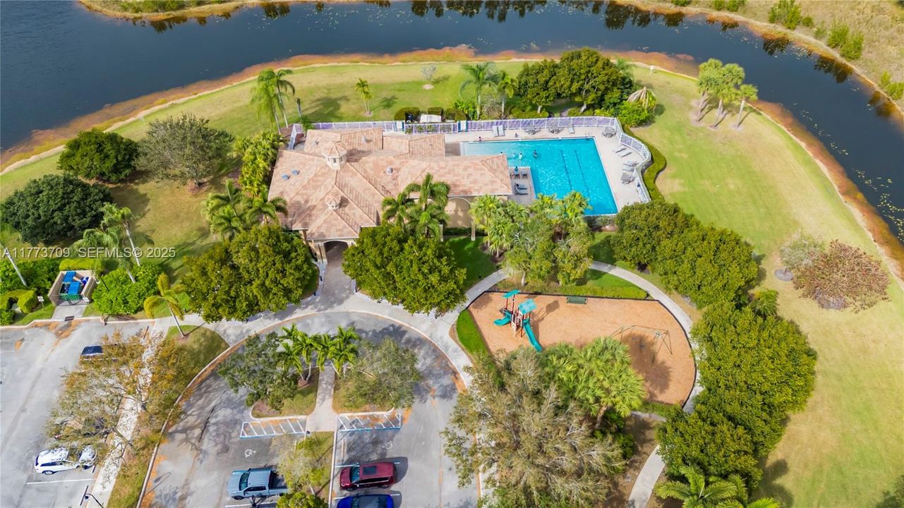 En Venta: $649,000 (3 camas, 2 baños, 1691 Pies cuadrados)