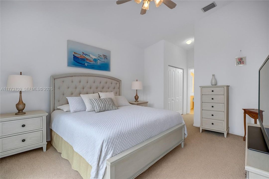 En Venta: $649,000 (3 camas, 2 baños, 1691 Pies cuadrados)