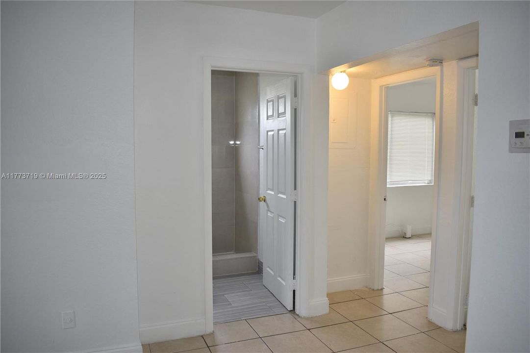 Recently Rented: $1,600 (2 beds, 1 baths, 700 Square Feet)