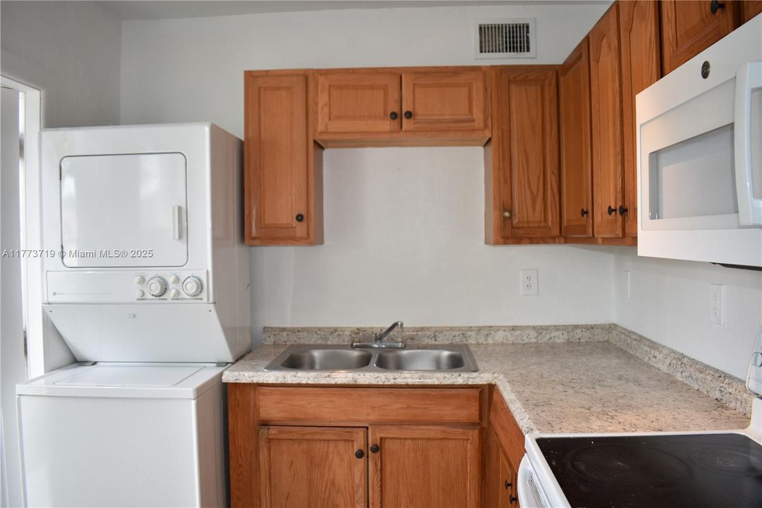 Recently Rented: $1,600 (2 beds, 1 baths, 700 Square Feet)