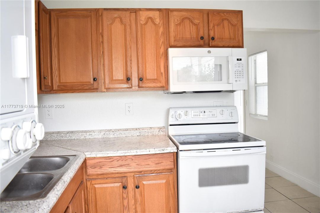 Recently Rented: $1,600 (2 beds, 1 baths, 700 Square Feet)