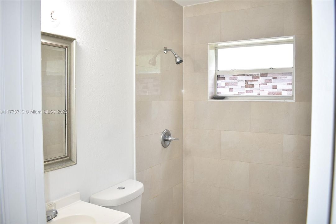 Recently Rented: $1,600 (2 beds, 1 baths, 700 Square Feet)