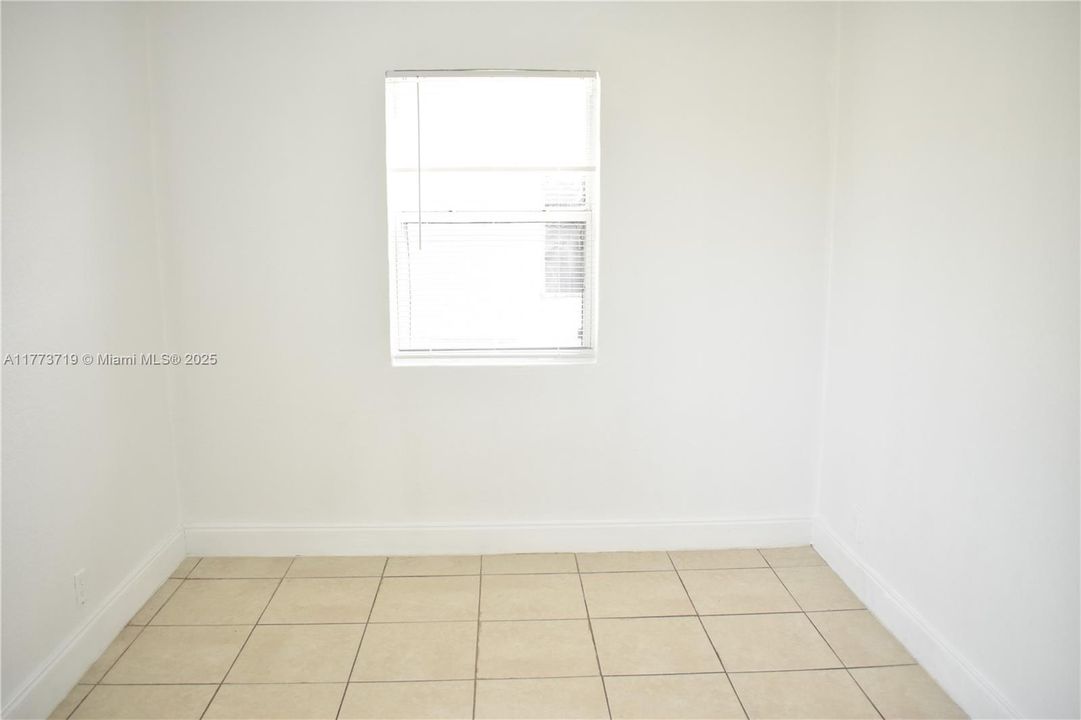 Recently Rented: $1,600 (2 beds, 1 baths, 700 Square Feet)