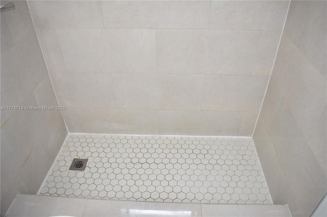 Recently Rented: $1,600 (2 beds, 1 baths, 700 Square Feet)