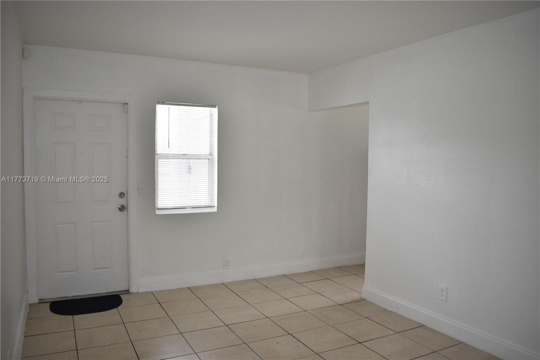 Recently Rented: $1,600 (2 beds, 1 baths, 700 Square Feet)