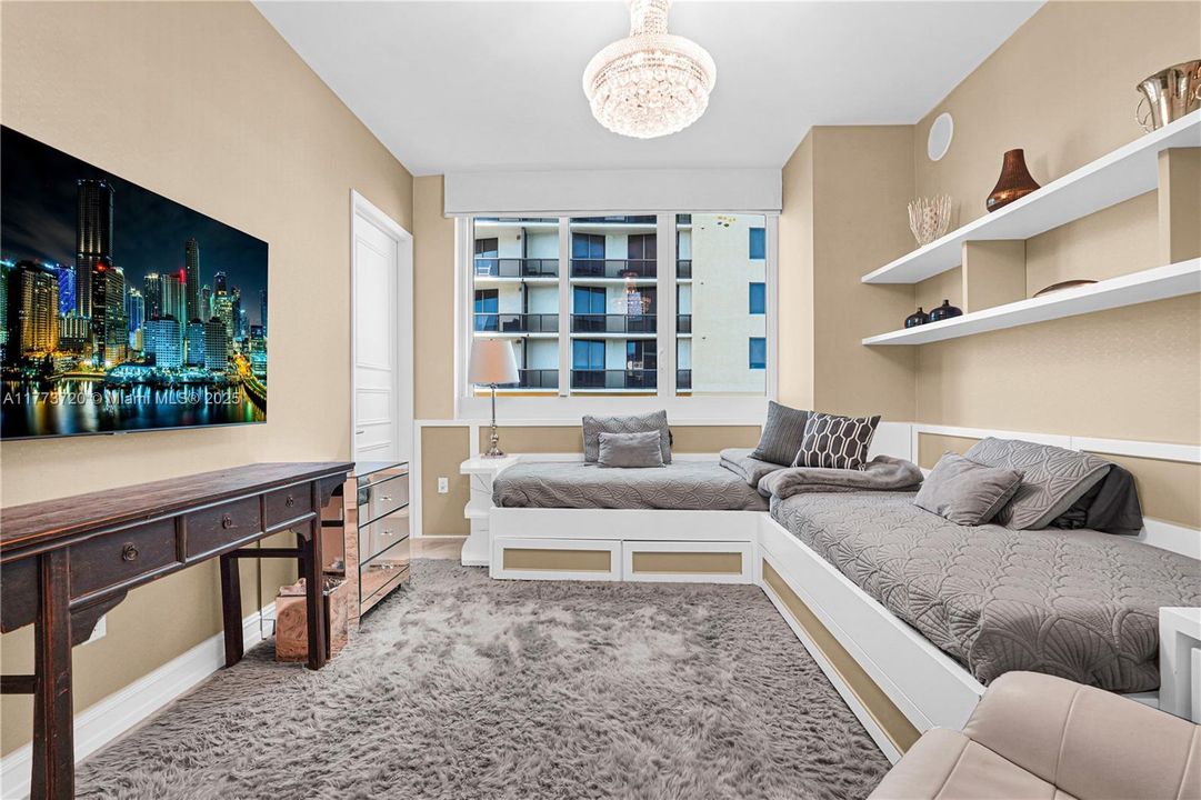 最近租的: $21,950 (4 贝兹, 4 浴室, 3750 平方英尺)