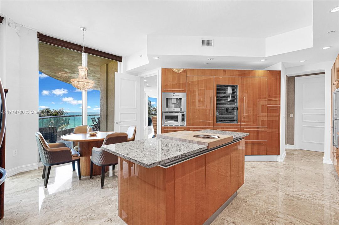 最近租的: $21,950 (4 贝兹, 4 浴室, 3750 平方英尺)