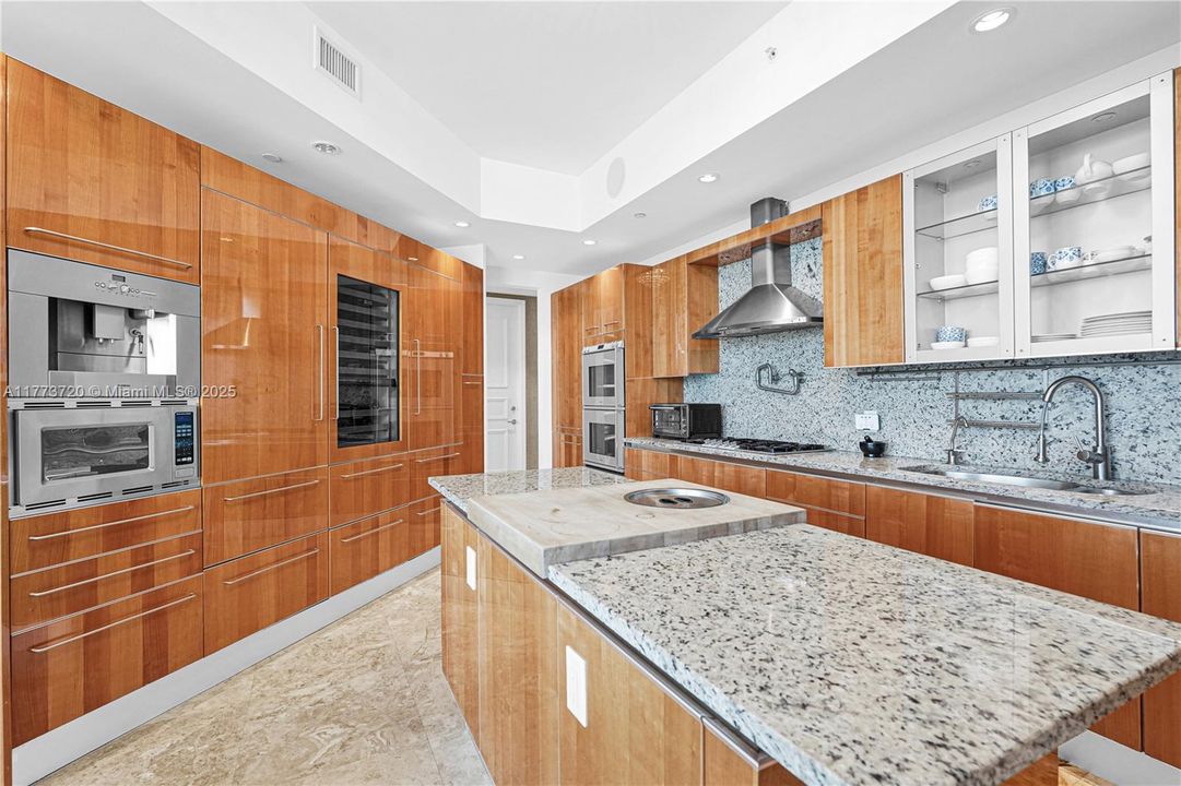 最近租的: $21,950 (4 贝兹, 4 浴室, 3750 平方英尺)