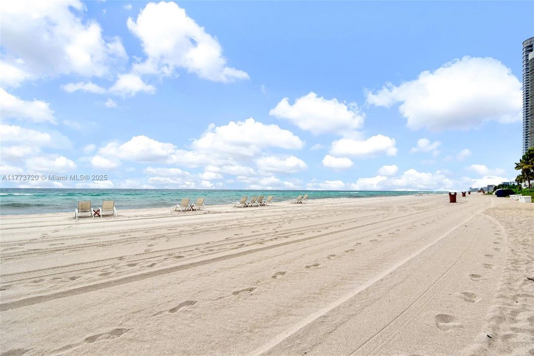 最近租的: $21,950 (4 贝兹, 4 浴室, 3750 平方英尺)