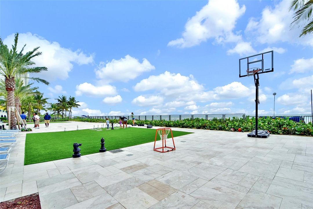 最近租的: $21,950 (4 贝兹, 4 浴室, 3750 平方英尺)