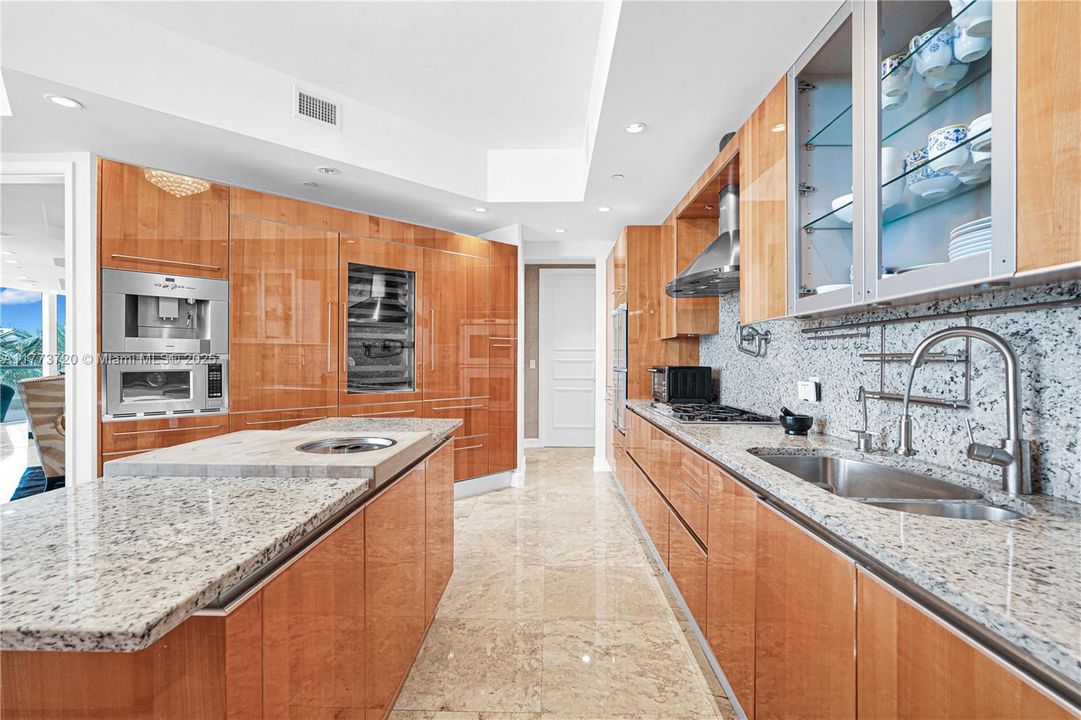 最近租的: $21,950 (4 贝兹, 4 浴室, 3750 平方英尺)