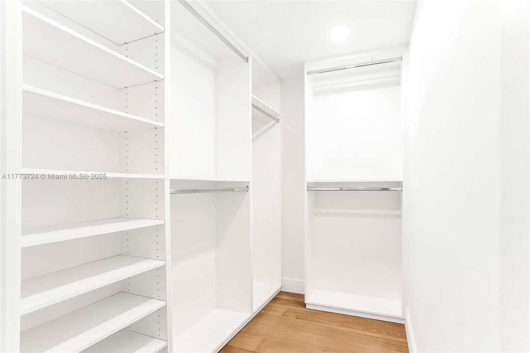 Recently Rented: $6,700 (3 beds, 2 baths, 2172 Square Feet)