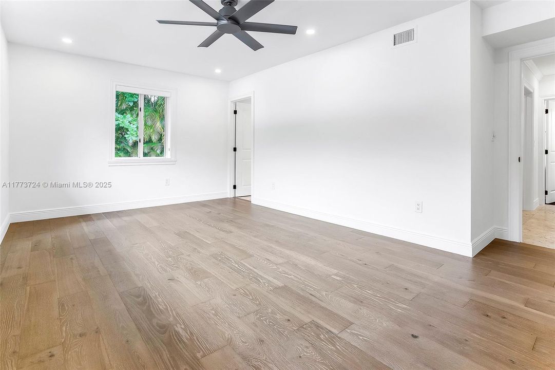 Recently Rented: $6,700 (3 beds, 2 baths, 2172 Square Feet)