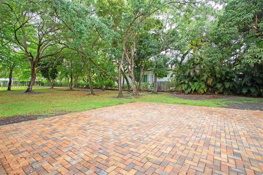 Recently Rented: $6,700 (3 beds, 2 baths, 2172 Square Feet)