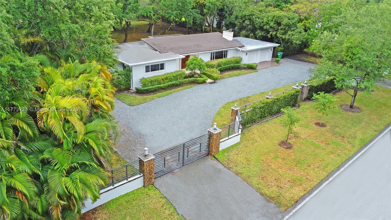 Recently Rented: $6,700 (3 beds, 2 baths, 2172 Square Feet)