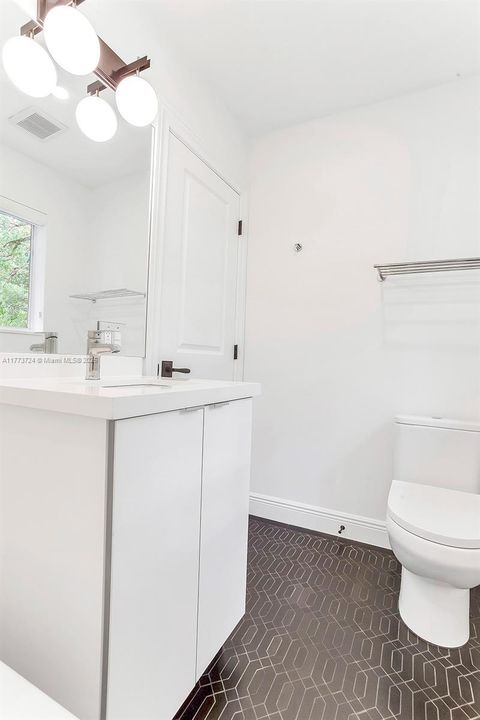 Recently Rented: $6,700 (3 beds, 2 baths, 2172 Square Feet)