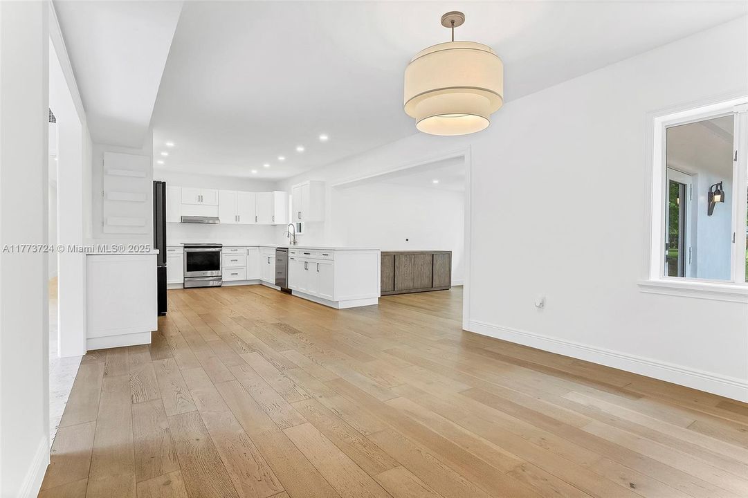 Recently Rented: $6,700 (3 beds, 2 baths, 2172 Square Feet)