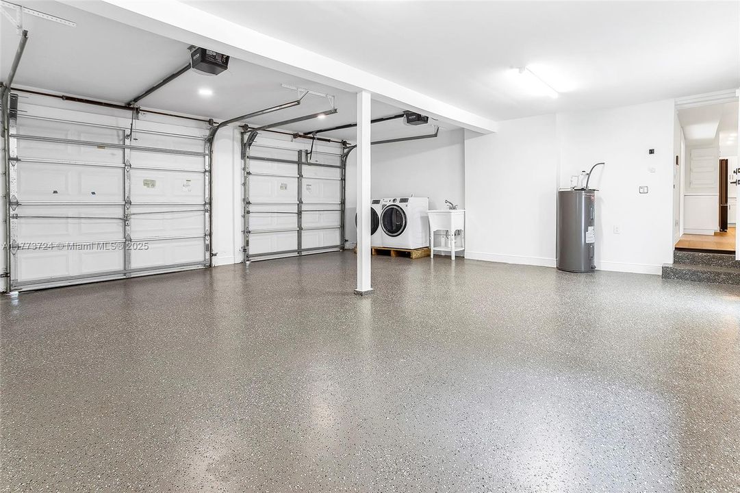 Recently Rented: $6,700 (3 beds, 2 baths, 2172 Square Feet)