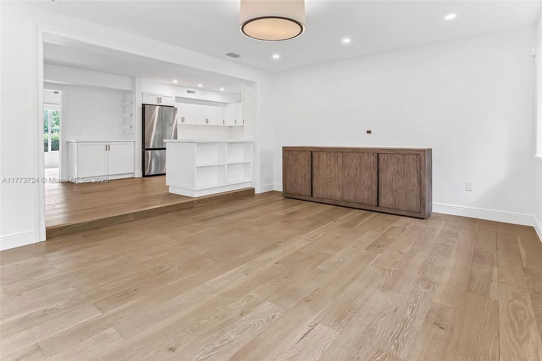 Recently Rented: $6,700 (3 beds, 2 baths, 2172 Square Feet)