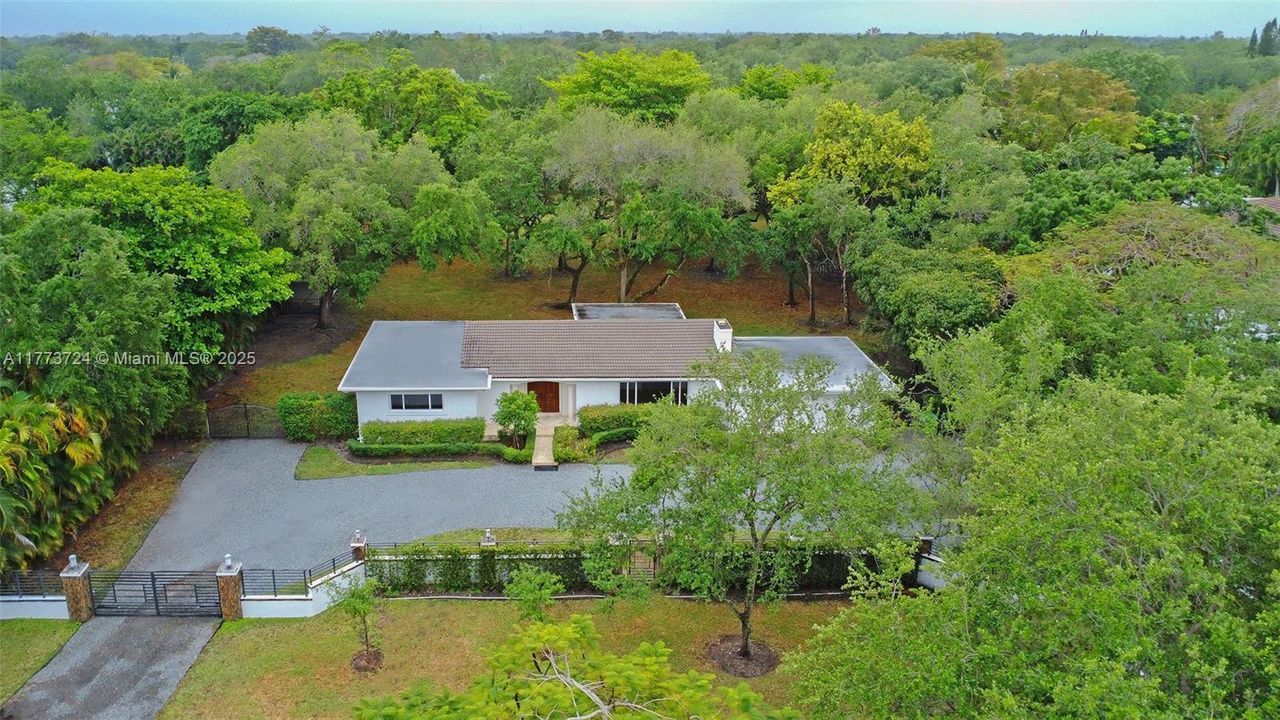 Recently Rented: $6,700 (3 beds, 2 baths, 2172 Square Feet)