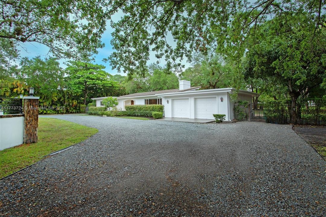 Recently Rented: $6,700 (3 beds, 2 baths, 2172 Square Feet)