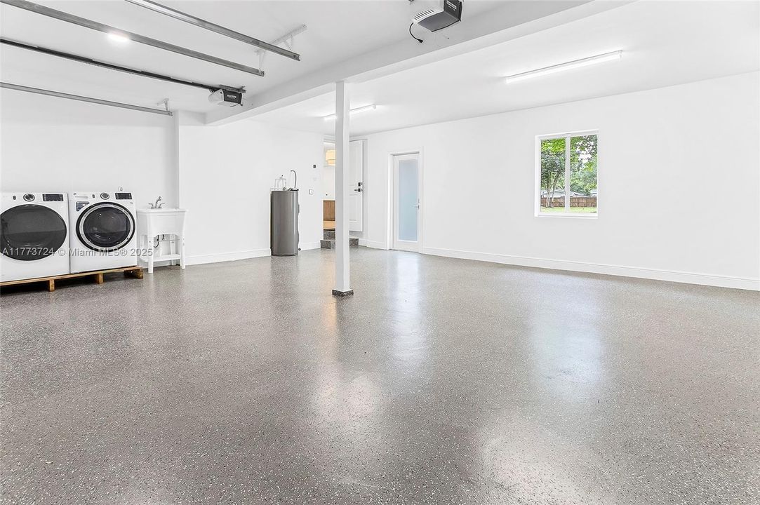 Recently Rented: $6,700 (3 beds, 2 baths, 2172 Square Feet)