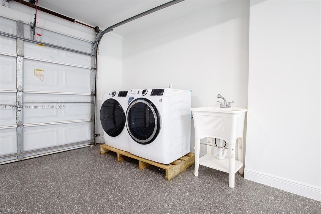 Recently Rented: $6,700 (3 beds, 2 baths, 2172 Square Feet)