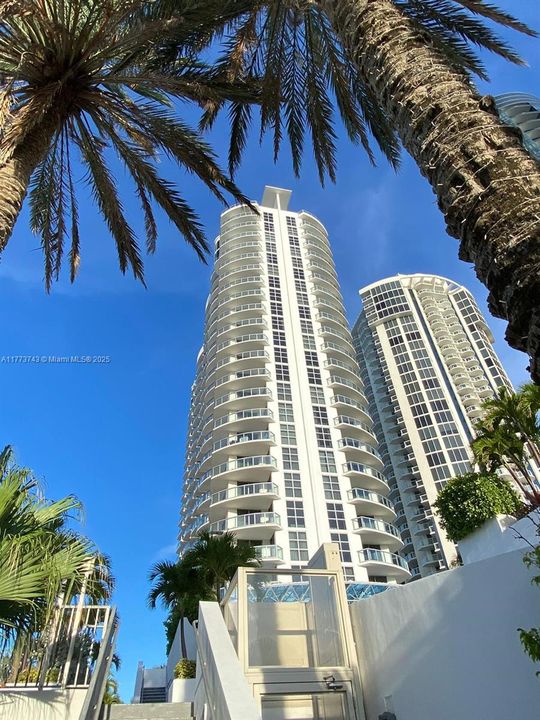 Recently Sold: $628,900 (1 beds, 1 baths, 688 Square Feet)