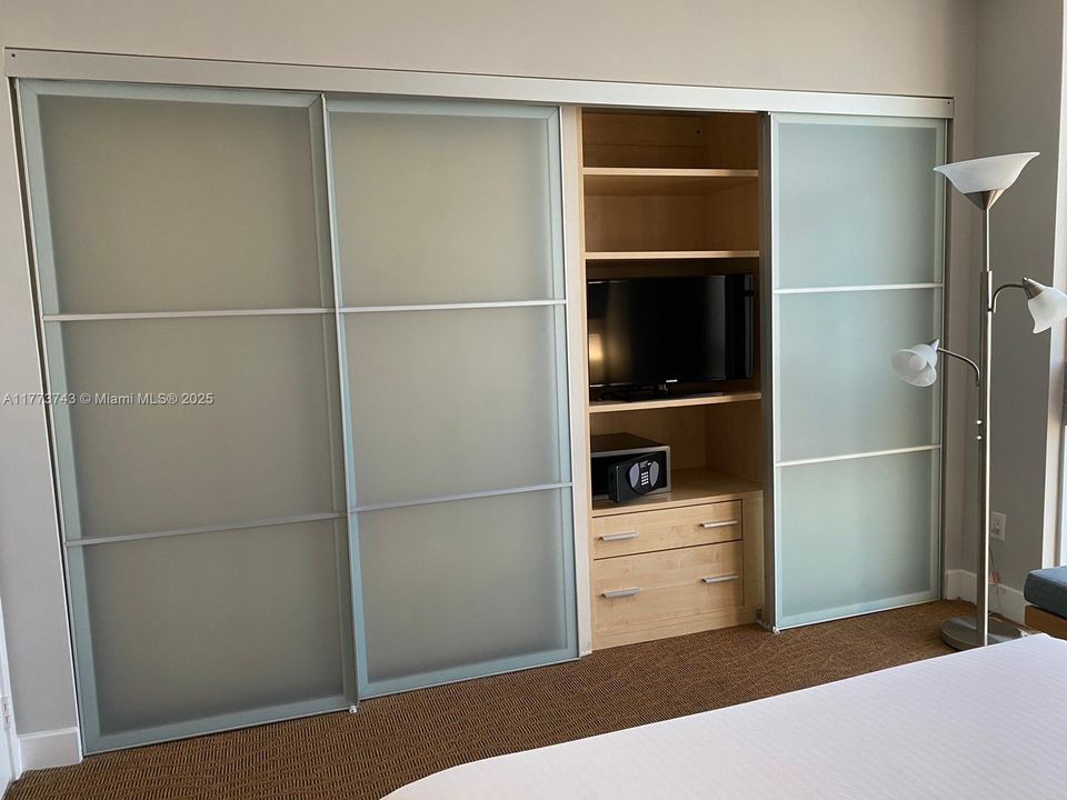 Recently Sold: $628,900 (1 beds, 1 baths, 688 Square Feet)