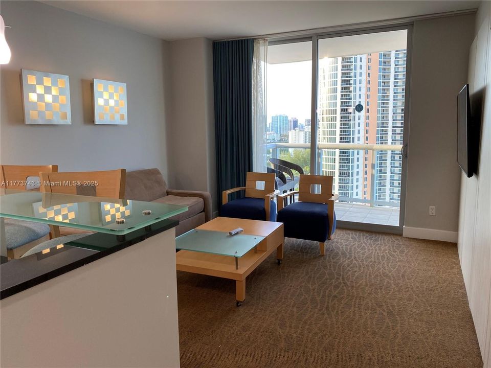 Recently Sold: $628,900 (1 beds, 1 baths, 688 Square Feet)