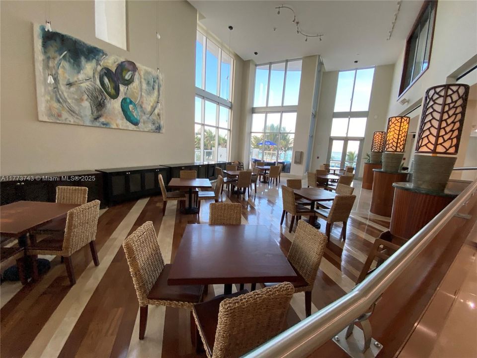 Recently Sold: $628,900 (1 beds, 1 baths, 688 Square Feet)