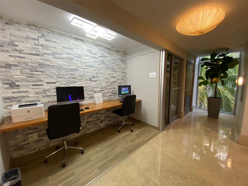 Recently Sold: $628,900 (1 beds, 1 baths, 688 Square Feet)