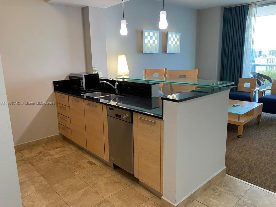 Recently Sold: $628,900 (1 beds, 1 baths, 688 Square Feet)