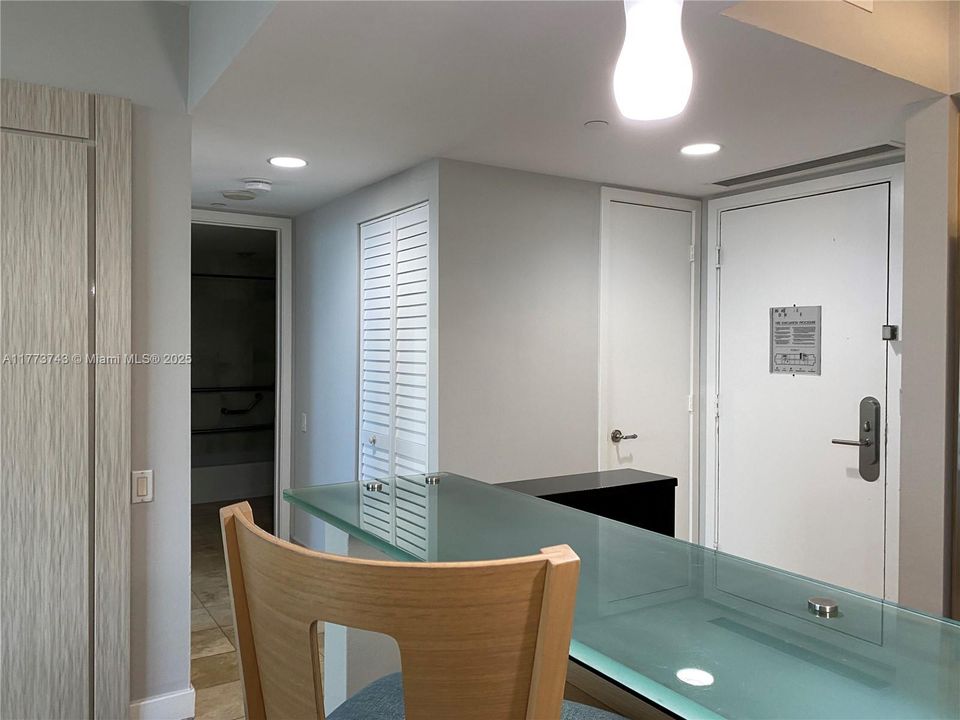 Recently Sold: $628,900 (1 beds, 1 baths, 688 Square Feet)