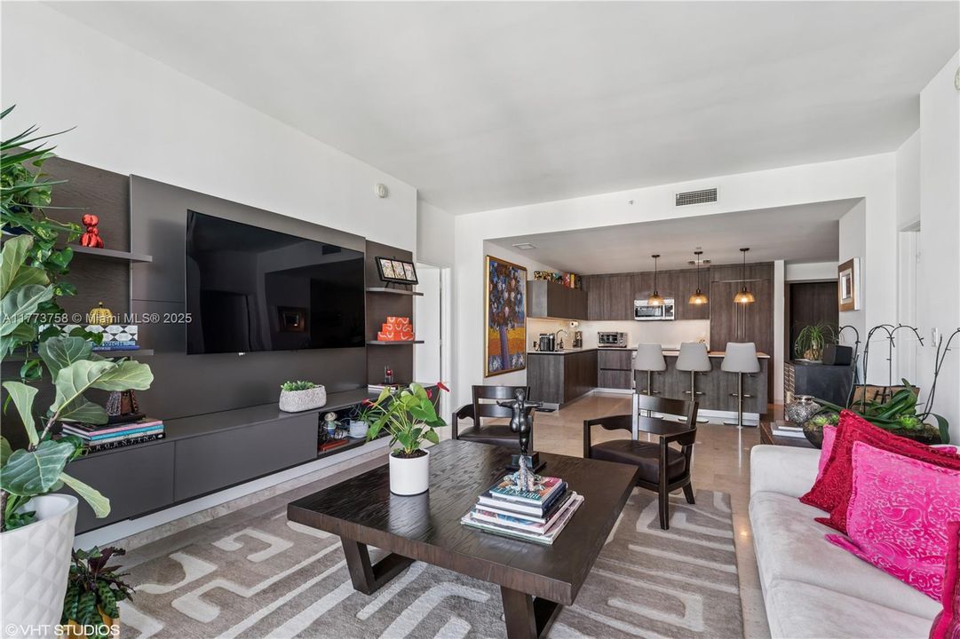 最近租的: $6,150 (2 贝兹, 2 浴室, 1383 平方英尺)