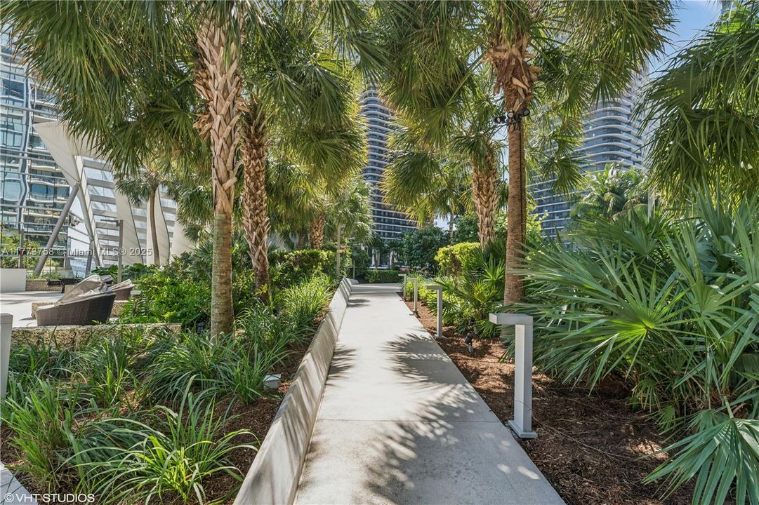 最近租的: $6,150 (2 贝兹, 2 浴室, 1383 平方英尺)